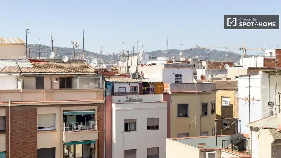 Vista exterior de Pis per a compartir en L'Hospitalet de Llobregat amb Aire condicionat, Calefacció i Moblat
