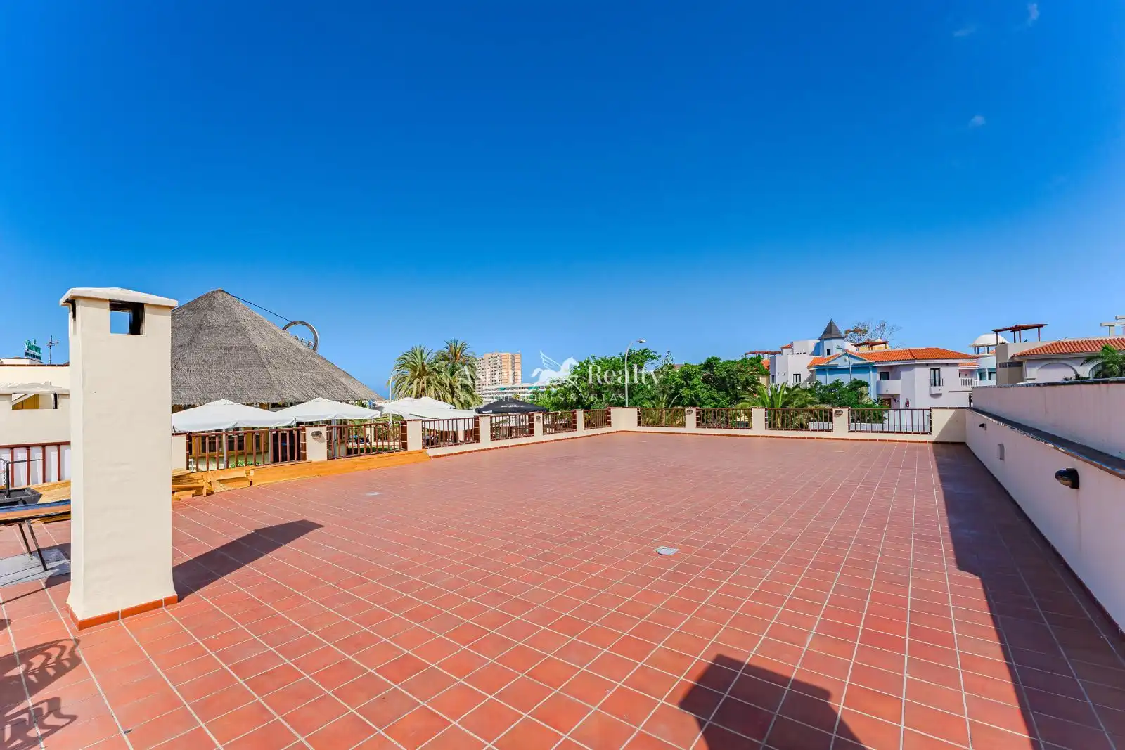 Außenansicht von Geschaftsraum zum Verkauf in Arona mit Terrasse und Internet