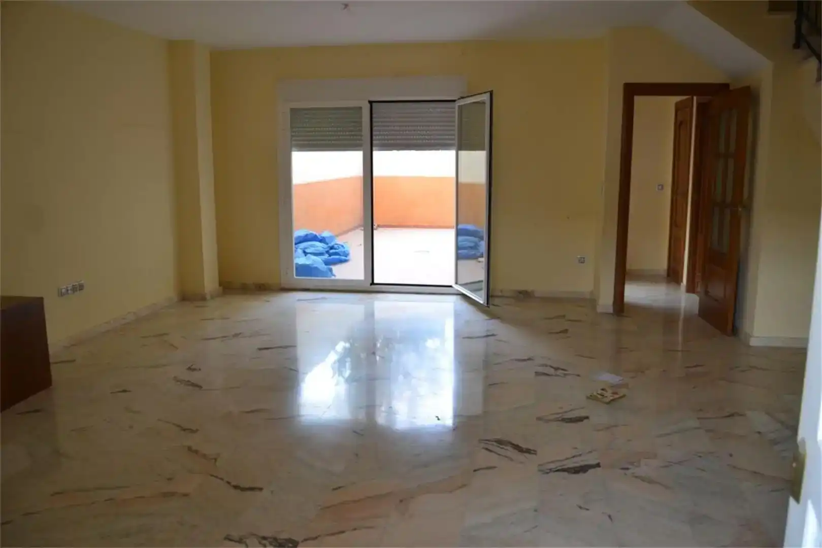 Casa adosada en venda en Fuerte del Rey amb Balcó