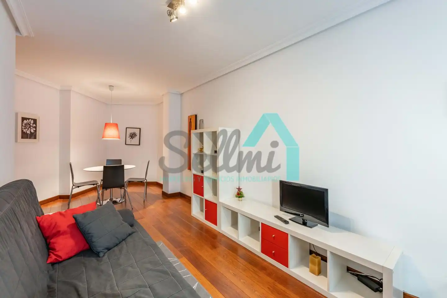 Sala de estar de Piso en venta en Oviedo  con Calefacción y Parquet