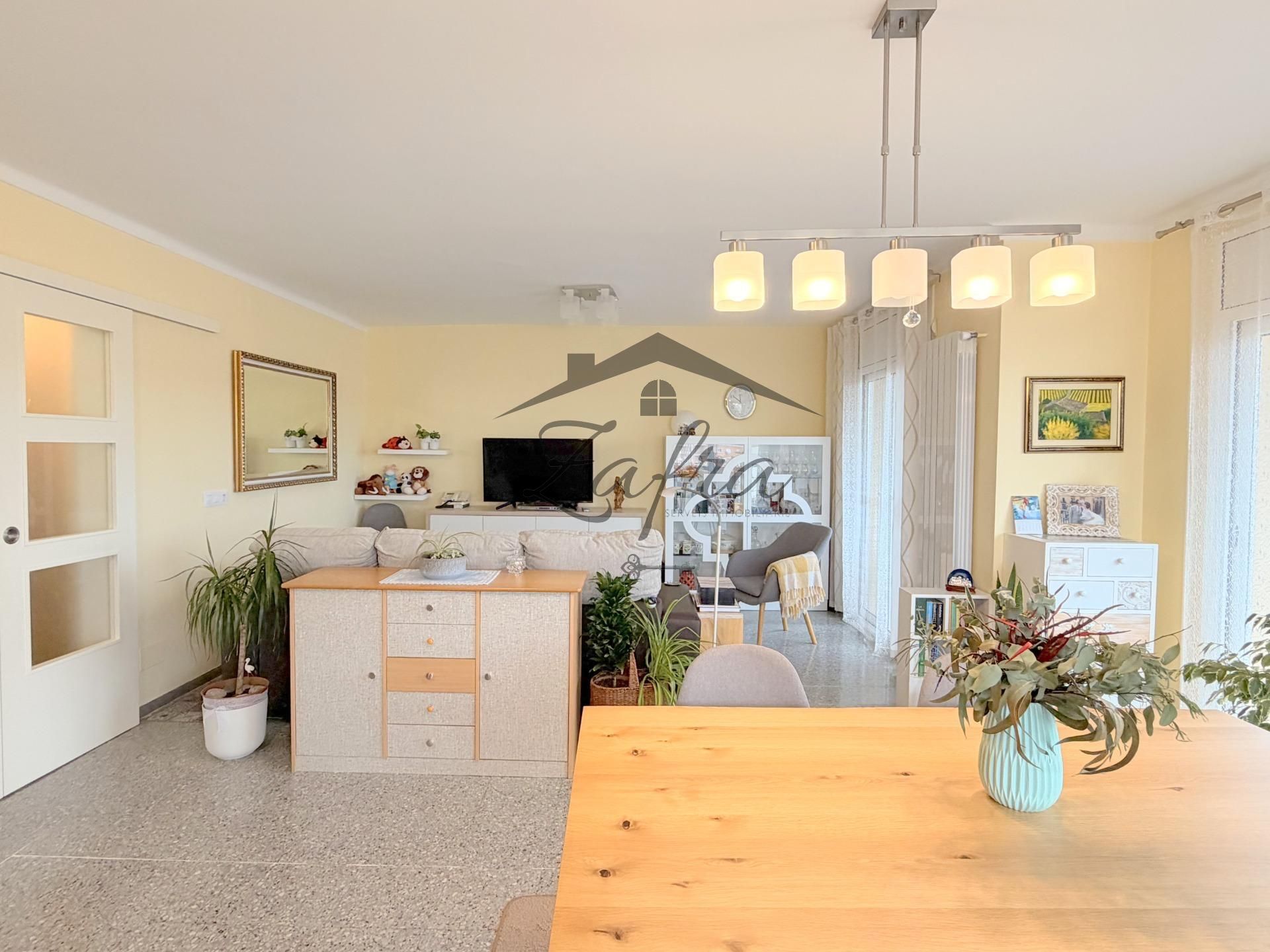 Sala d'estar de Pis en venda en Salt amb Aire condicionat, Calefacció i Terrassa