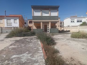 Mixto residencial en venta en Calle Pitera
