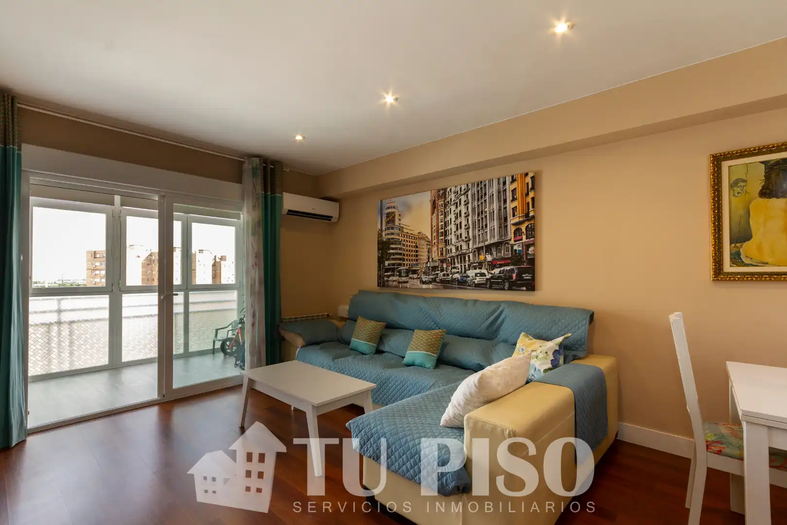Sala d'estar de Pis en venda en Madrid amb Aire condicionat, Calefacció i Parquet