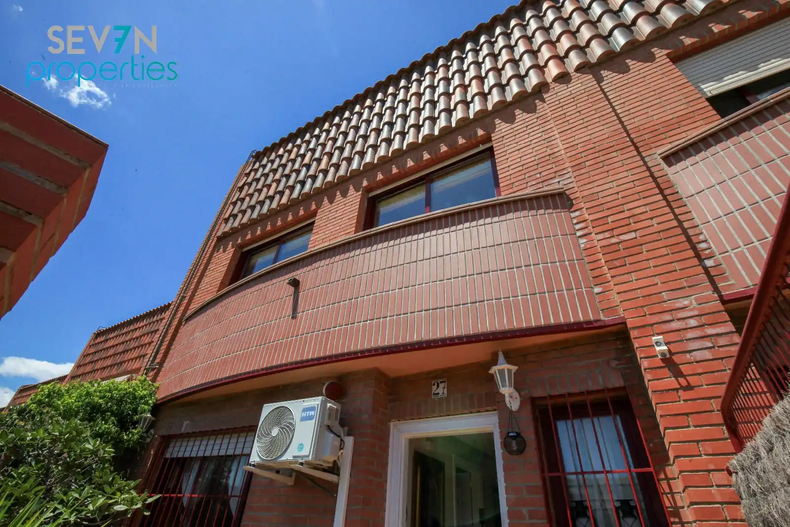 Vista exterior de Casa adosada en venta en Alicante / Alacant con Aire acondicionado, Calefacción y Piscina