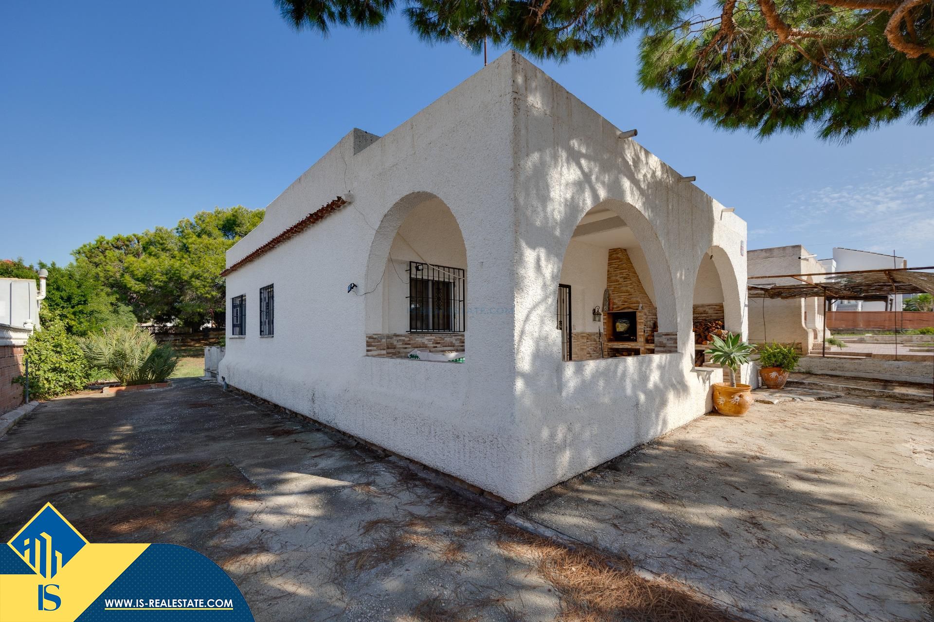 Vista exterior de Casa o xalet en venda en Orihuela amb Terrassa, Traster i Moblat