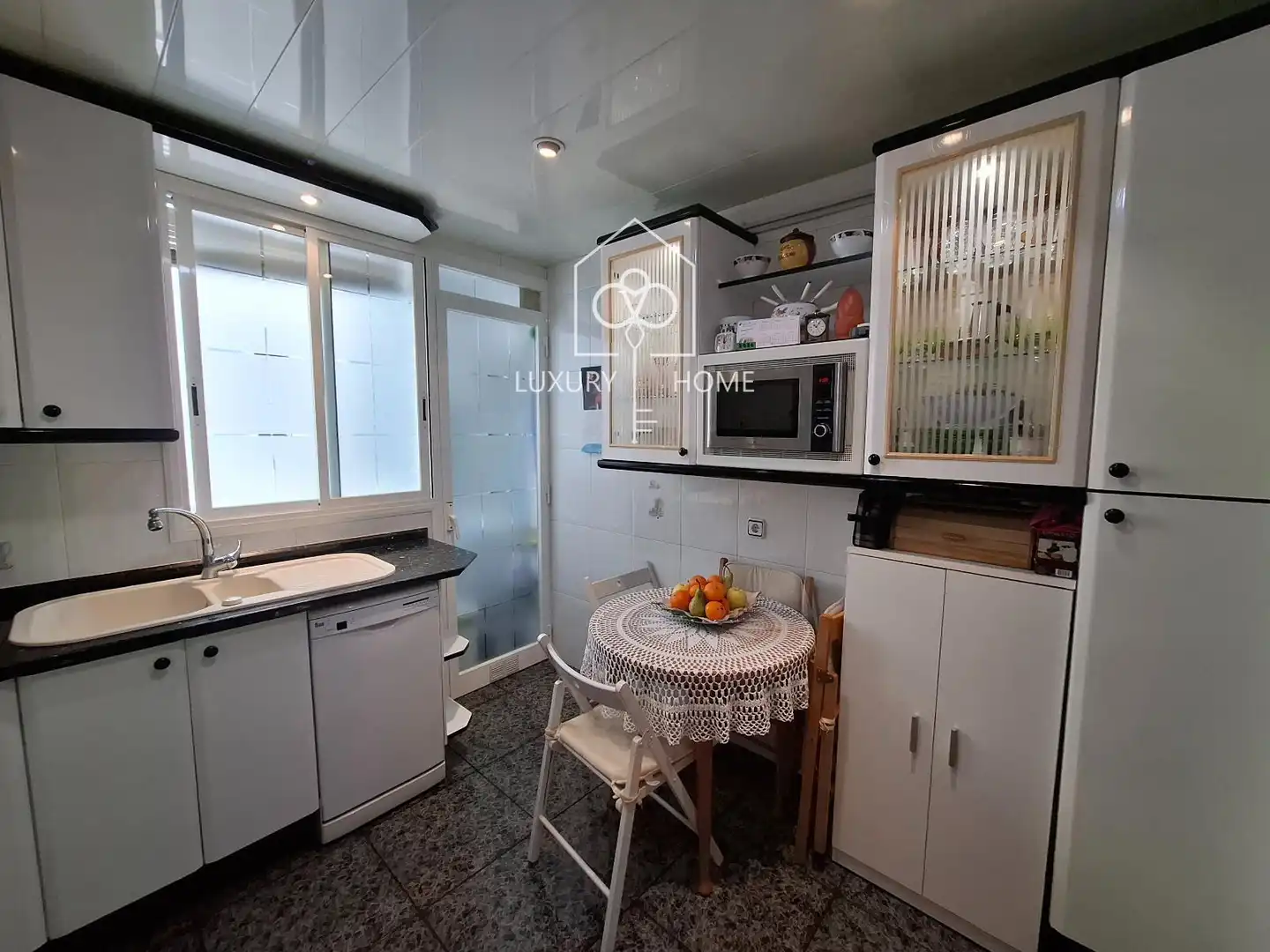 Cocina de Ático en venta en L'Hospitalet de Llobregat con Aire acondicionado, Calefacción y Parquet