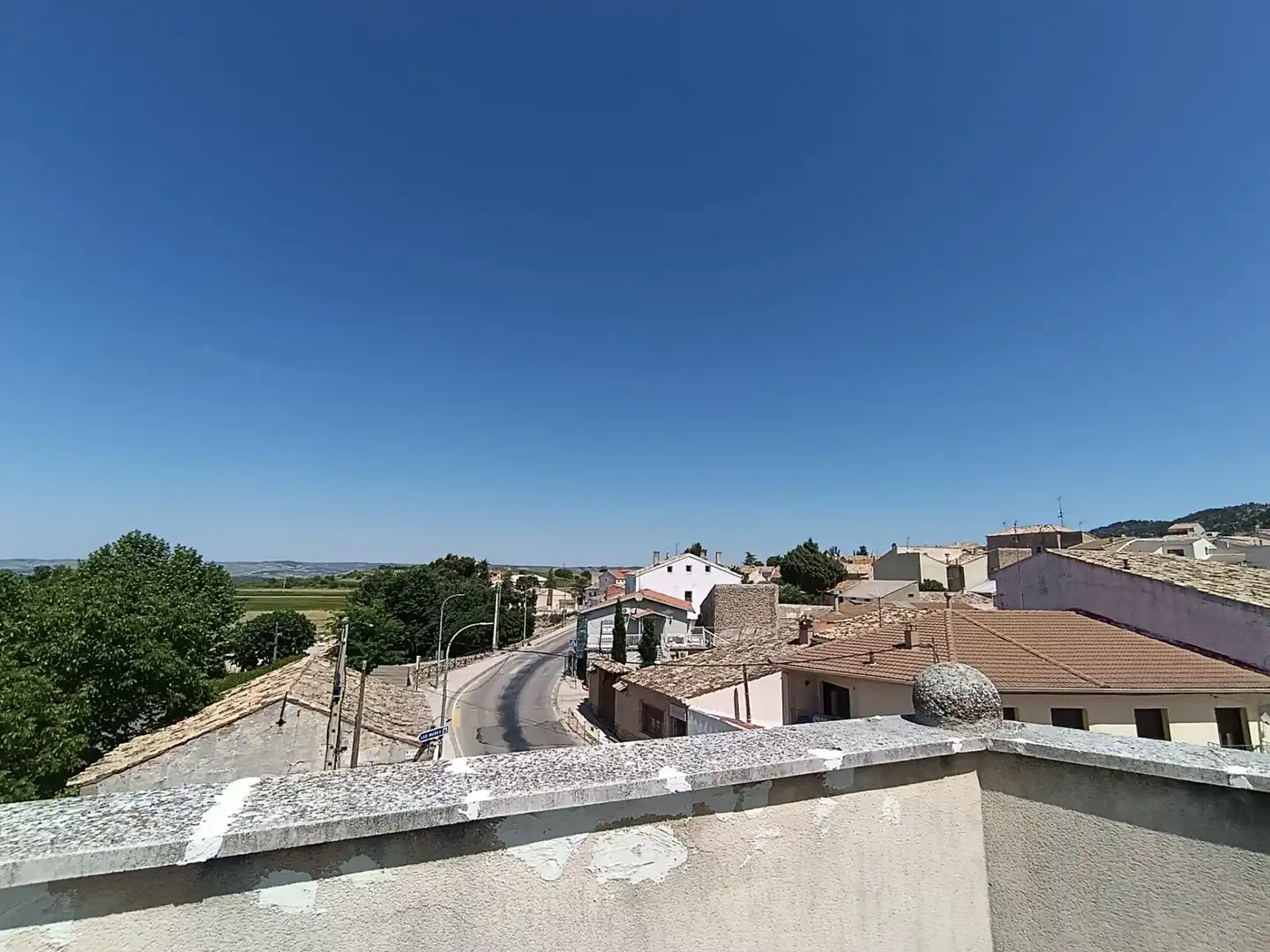 Vista exterior de Casa o xalet en venda en Albalate de Zorita amb Aire condicionat, Calefacció i Jardí privat