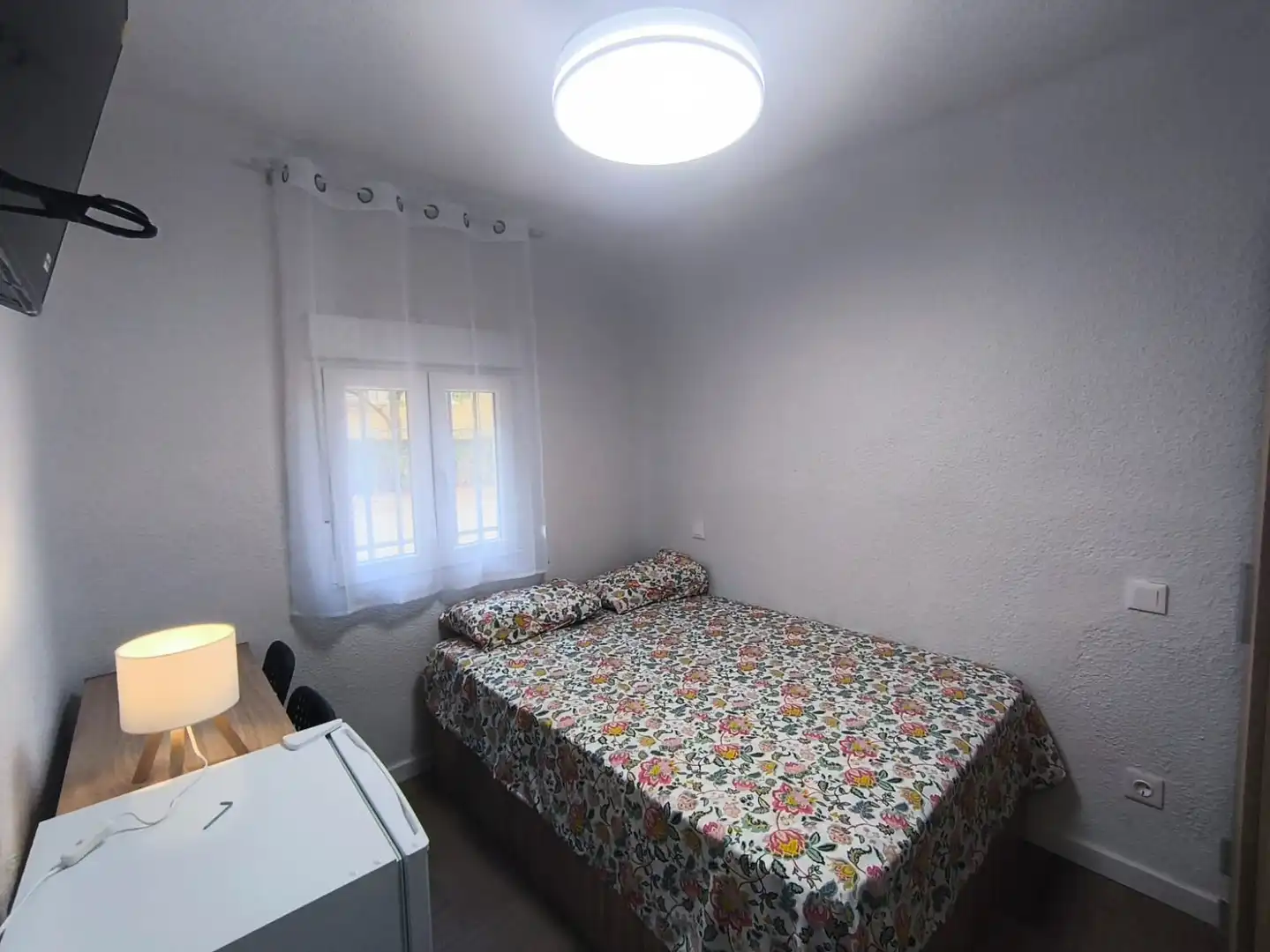 Bedroom of Flat for share in Madrid  with Heating, Furnished and Washing machine