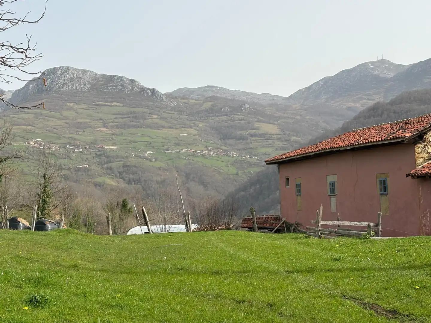 Vista exterior de Finca rústica en venta en Quirós con Terraza y Balcón