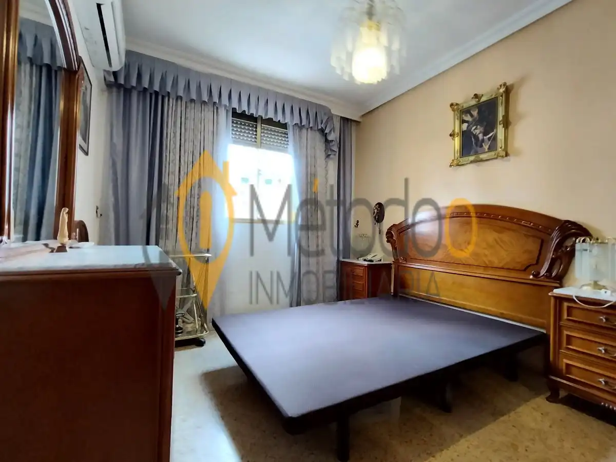 Bedroom of Flat for sale in Sevilla  with Air Conditioner, Heating and Furnished