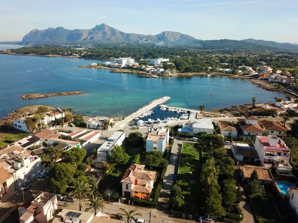 Vista exterior de Casa o xalet en venda en Alcúdia amb Aire condicionat, Jardí privat i Terrassa