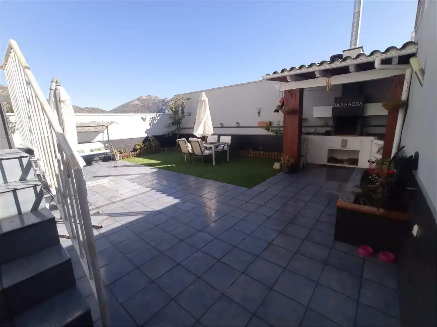 Terrassa de Casa adosada en venda en Alfarnate amb Jardí privat, Traster i Moblat