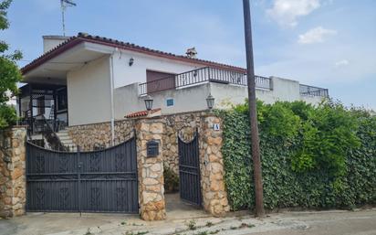 Vista exterior de Finca rústica en venda en Castellet i la Gornal amb Terrassa