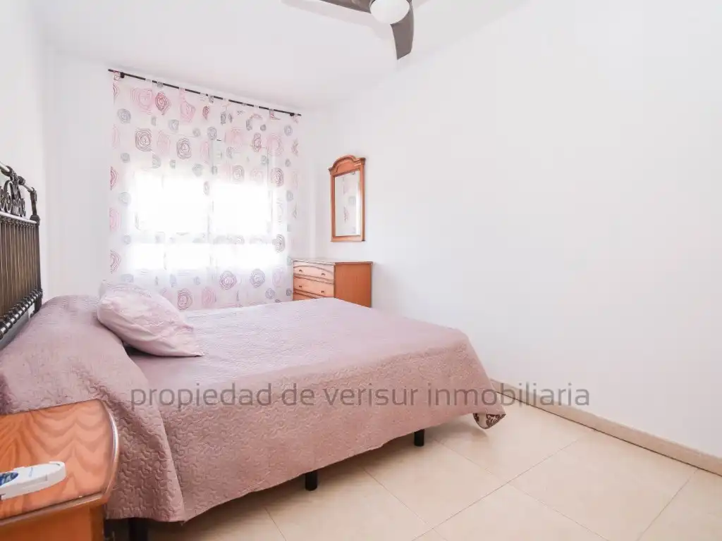 Dormitori de Apartament de lloguer en Águilas amb Terrassa, Piscina i Moblat