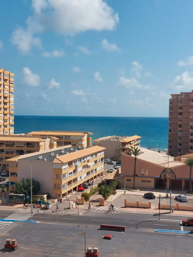 Vista exterior de Apartamento de alquiler en La Manga del Mar Menor con Terraza, Amueblado y Horno