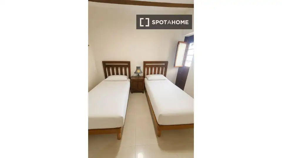 Dormitori de Apartament per a compartir en Dénia amb Aire condicionat, Terrassa i Moblat