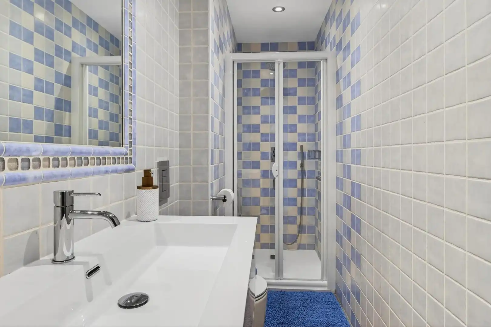 Bathroom of Apartments for sale in Begur  with Private garden and Community pool