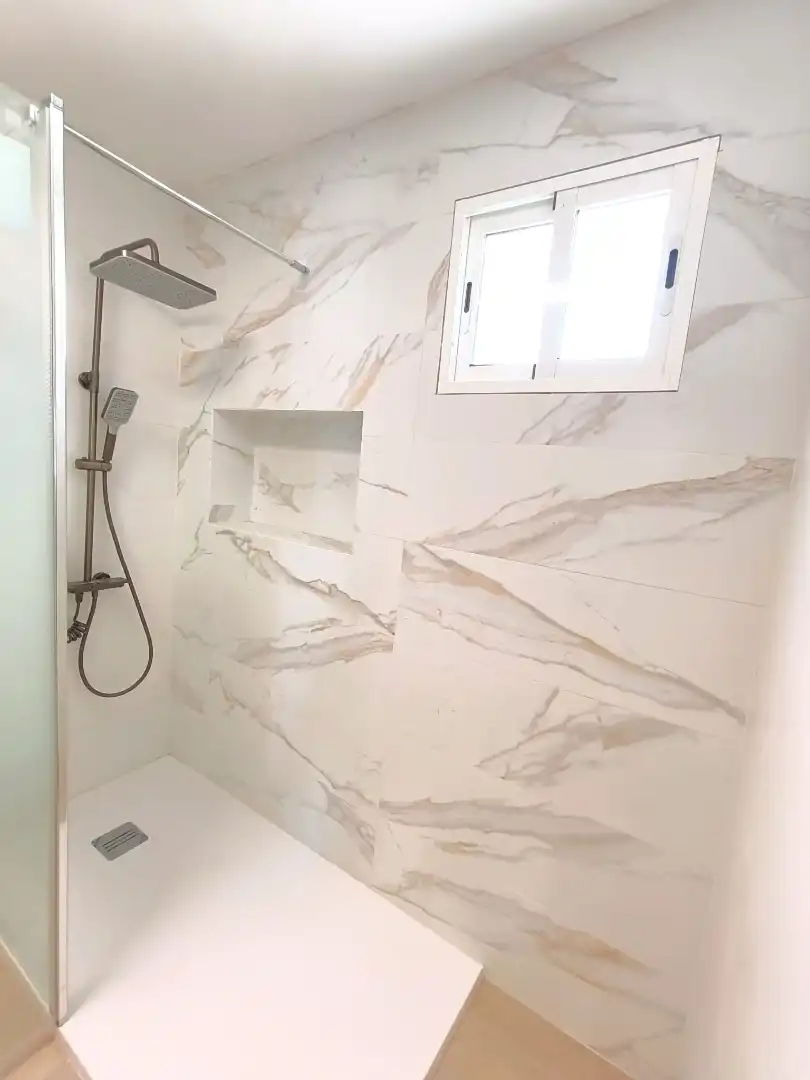 Baño de Piso en venta en Arico con Horno, Microondas y Balcón