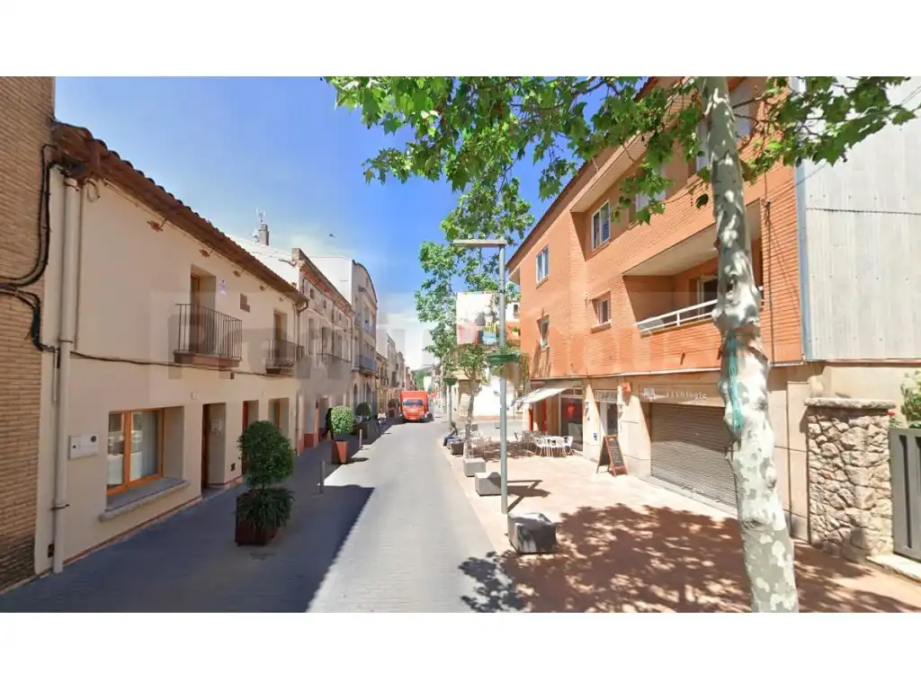 Vista exterior de Local en venta en Begues