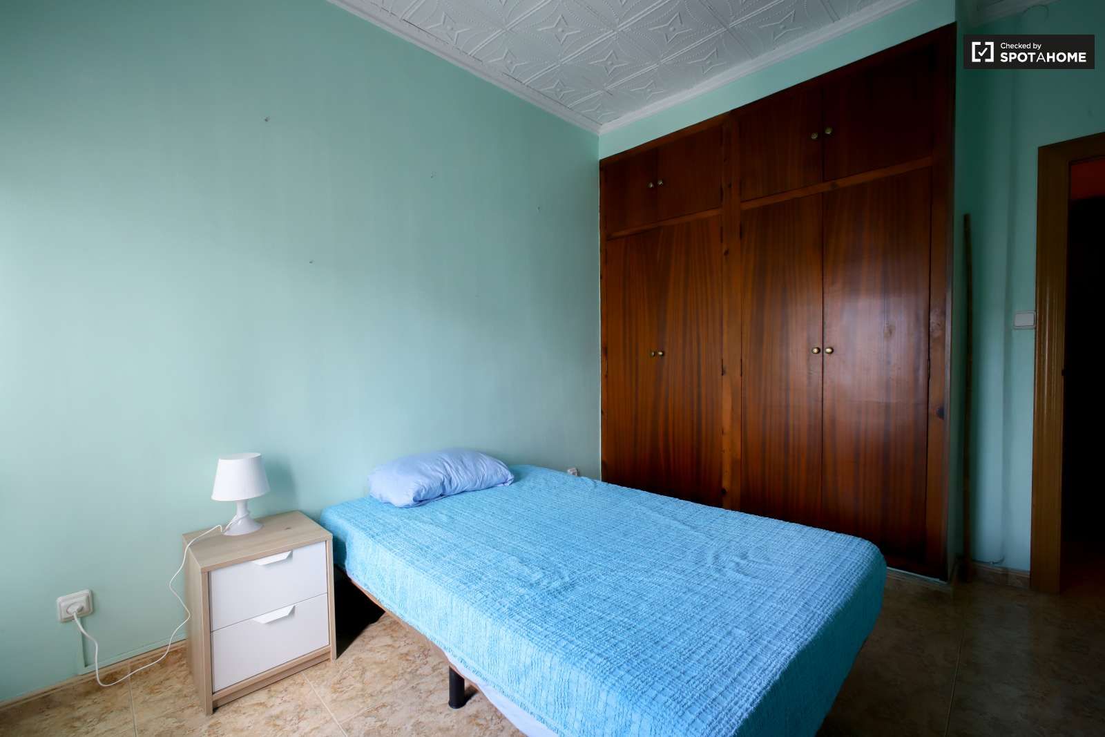 Bedroom of Flat to share in  Valencia Capital  with Air Conditioner and Terrace