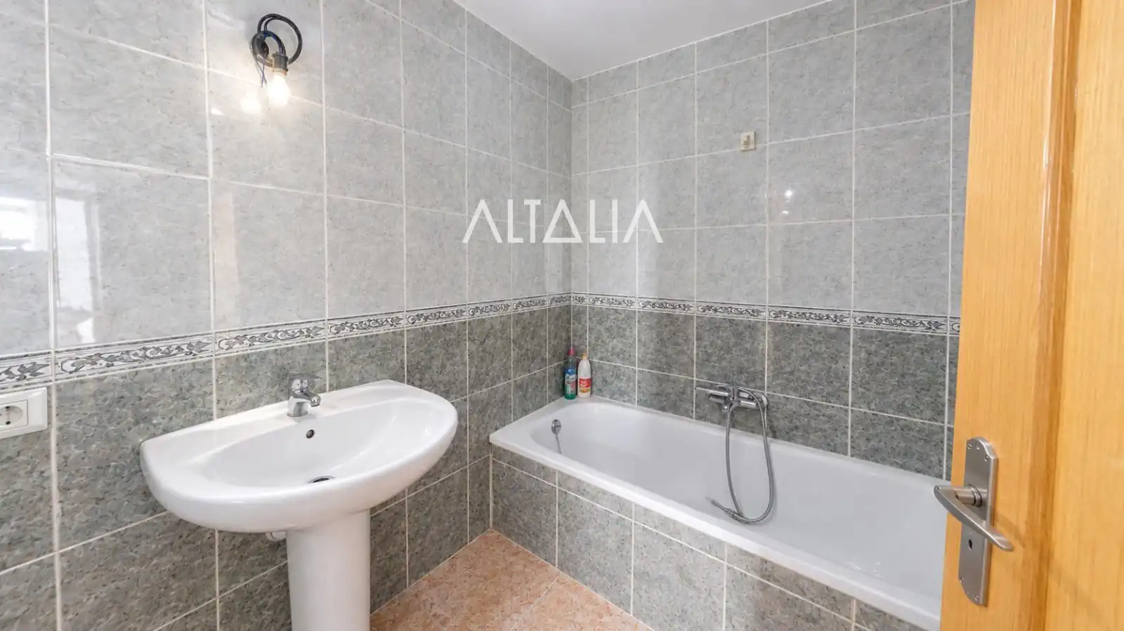 Bathroom of Flat for sale in Huete, Cuenca
