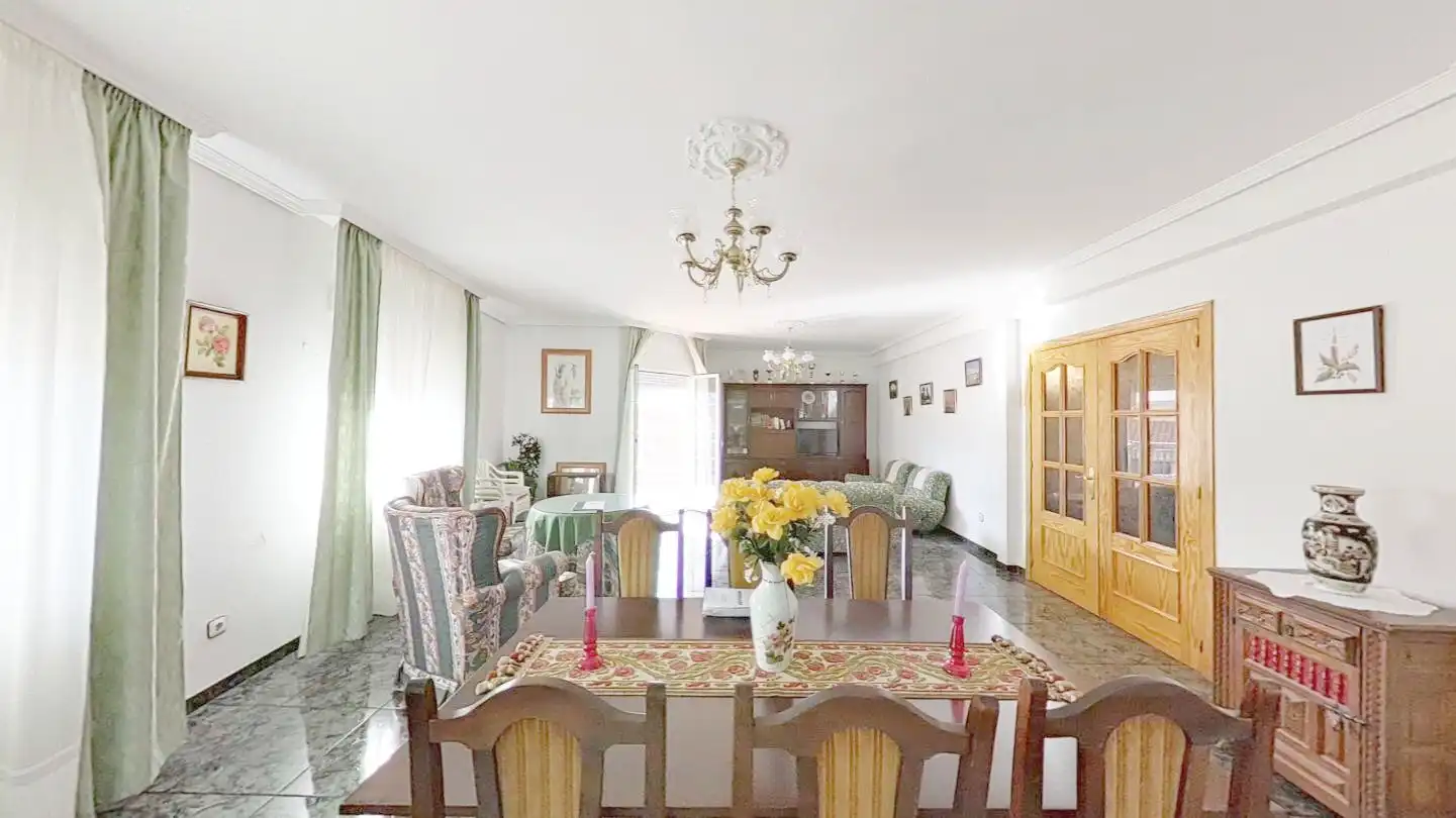 Comedor de Piso en venta en Navahermosa con Calefacción, Terraza y Amueblado