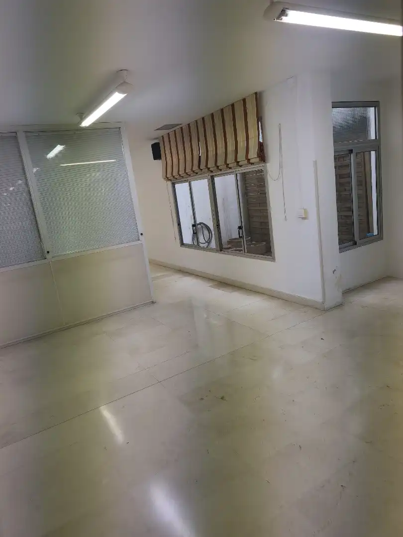 Oficina de alquiler en Bellavista - La Palmera