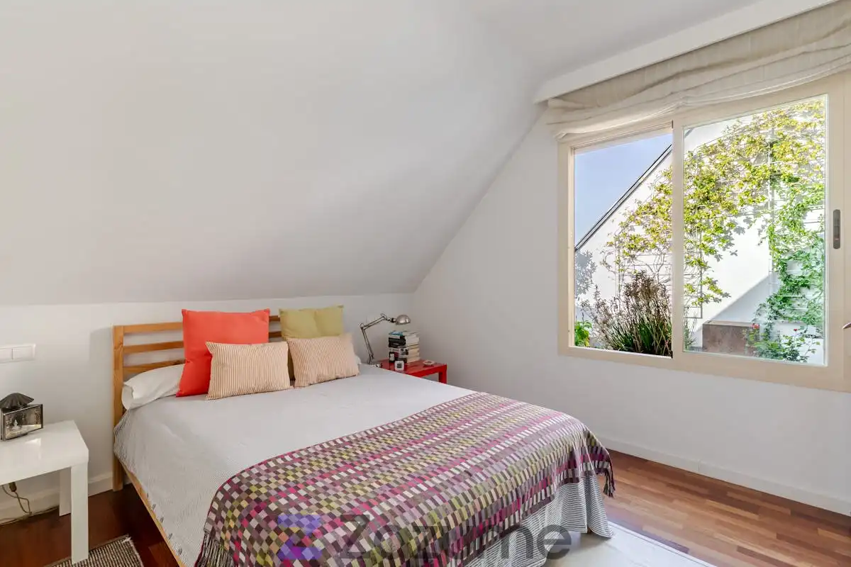 Bedroom of Flat for rent in Pozuelo de Alarcón  with Air Conditioner, Heating and Parquet flooring