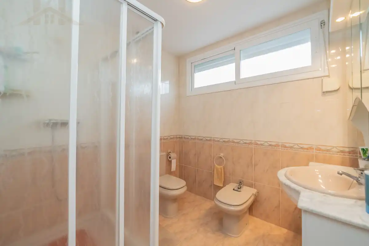 Bany de Casa o xalet en venda en San Sebastián de los Reyes amb Calefacció, Jardí privat i Piscina