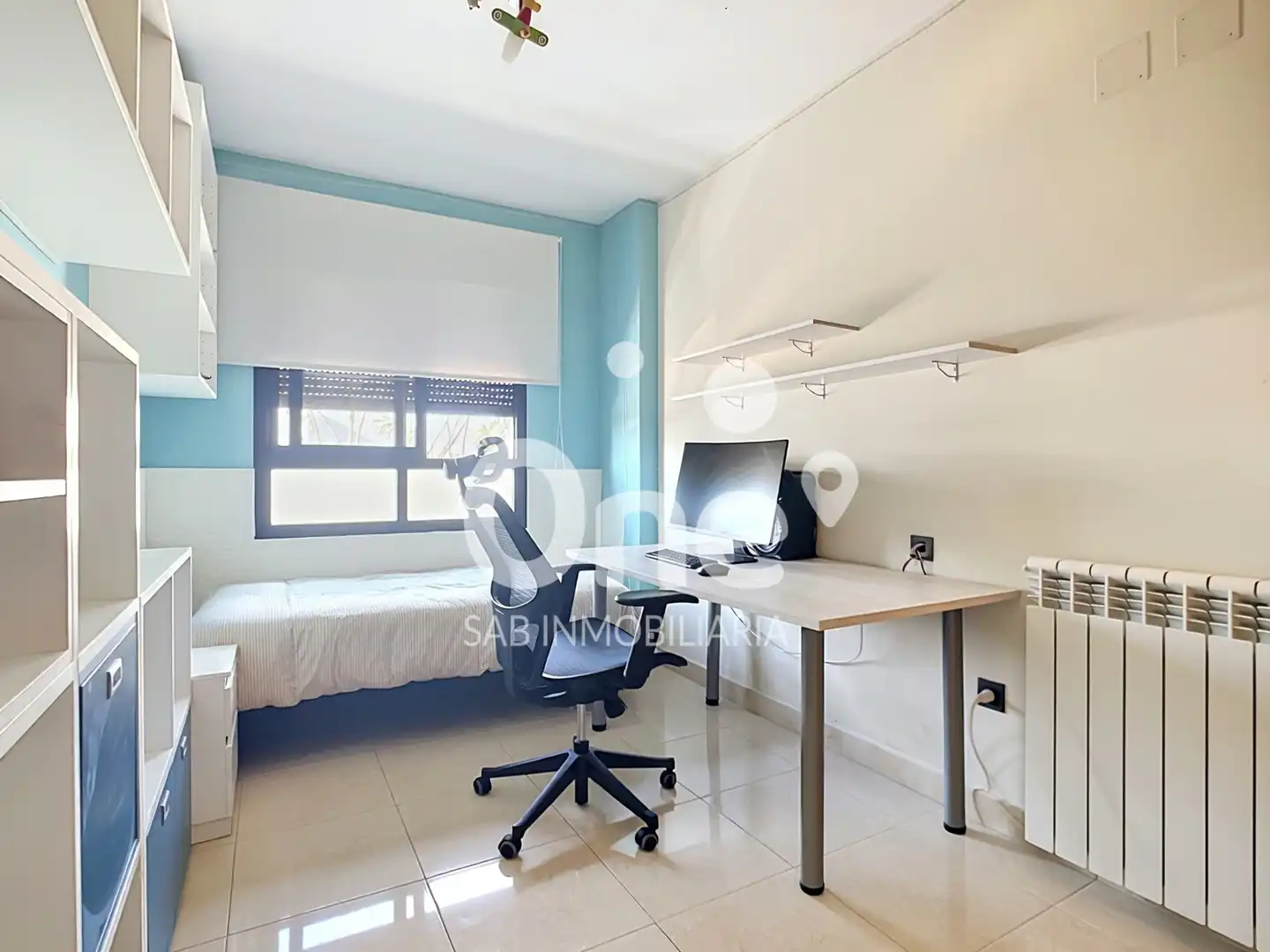 Schlafzimmer von Einfamilien-Reihenhaus zum Verkauf in San Antonio de Benagéber mit Klimaanlage, Heizung und Privatgarten