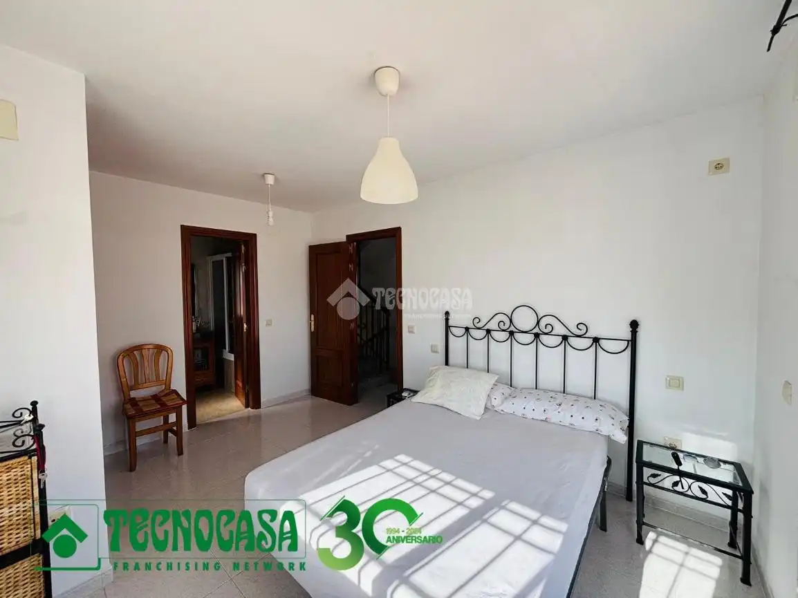 Casa aparellada amb terrassa en venda a Magán, imagen 17