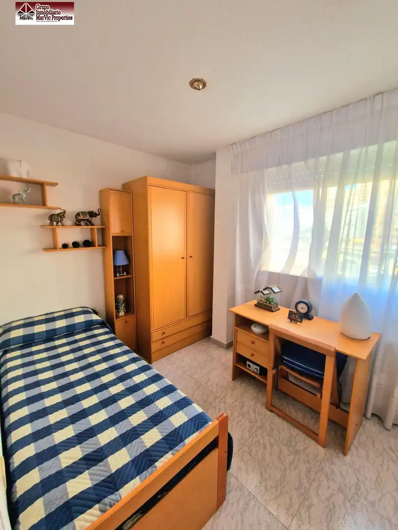 Dormitori de Pis en venda en Benidorm amb Jardí privat, Terrassa i Moblat
