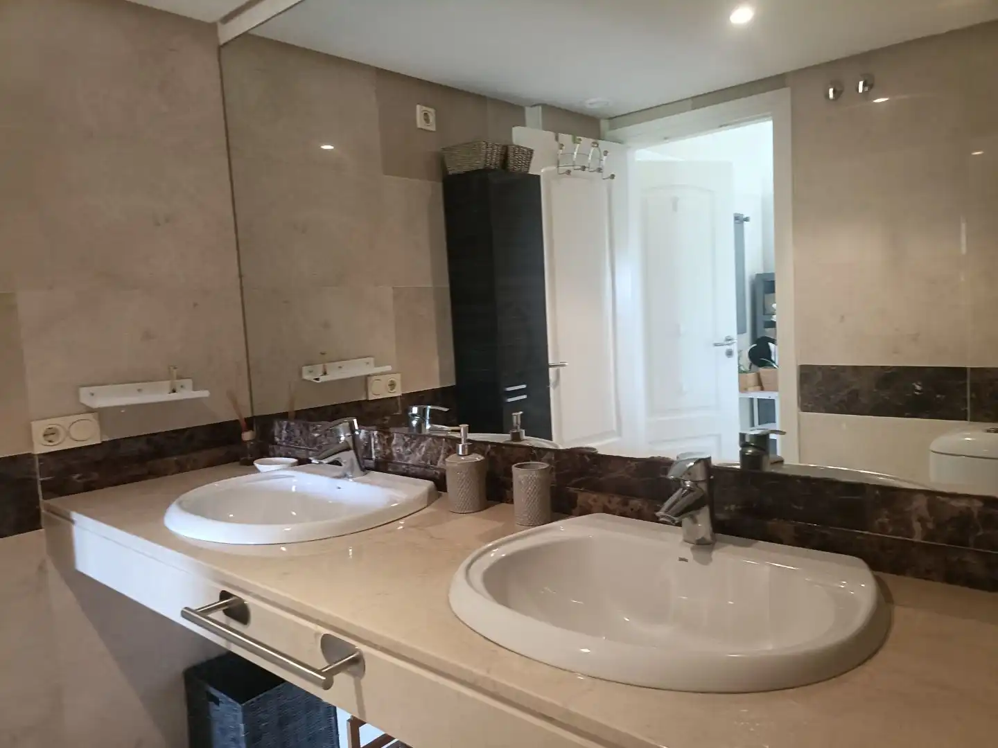 Badezimmer von Dachboden zum Verkauf in La Alcaidesa mit Klimaanlage, Terrasse und Schwimmbad