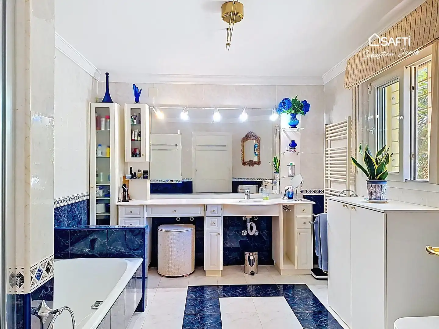 Bathroom of Houses for sale in Dénia  with Air Conditioner, Heating and Terrace