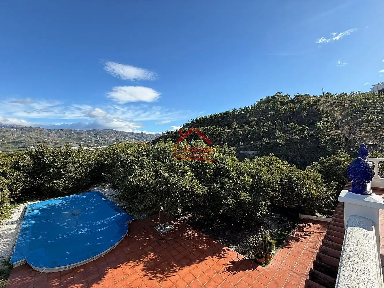 Vista exterior de Finca rústica en venda en Vélez-Málaga amb Terrassa i Piscina