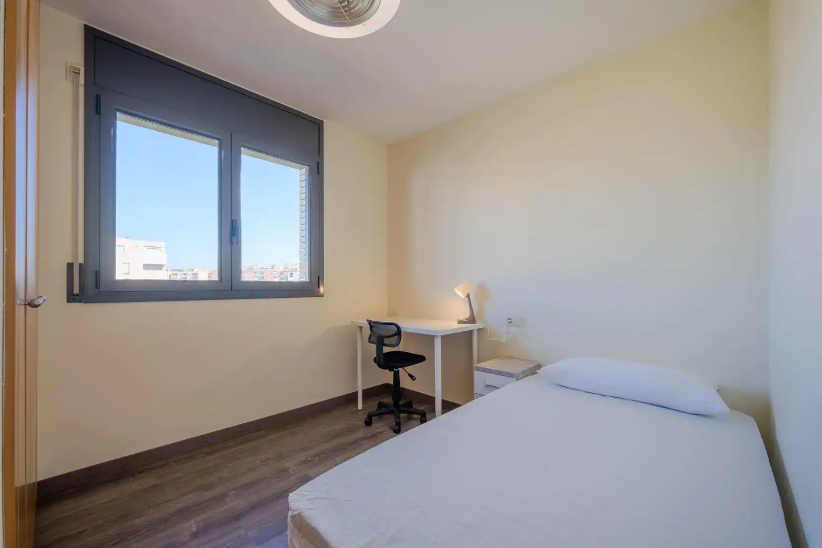 Schlafzimmer von Wohnung zur Miete in Salt