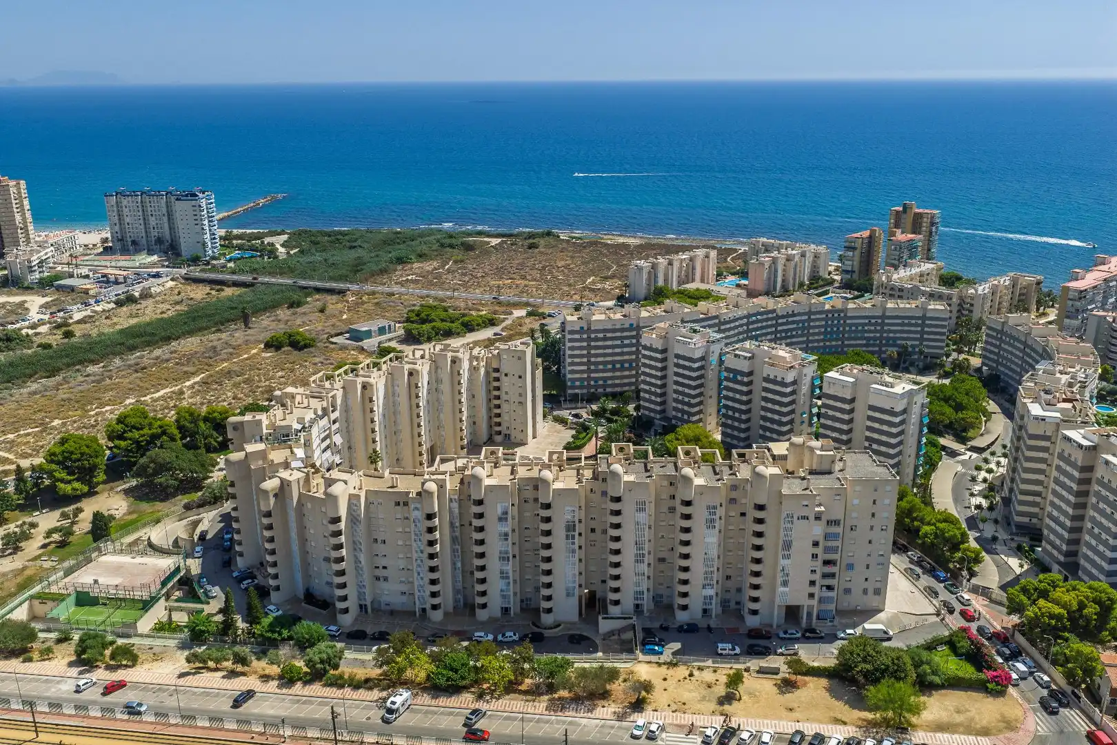 Vista exterior de Apartament en venda en El Campello amb Jardí privat, Terrassa i Balcó