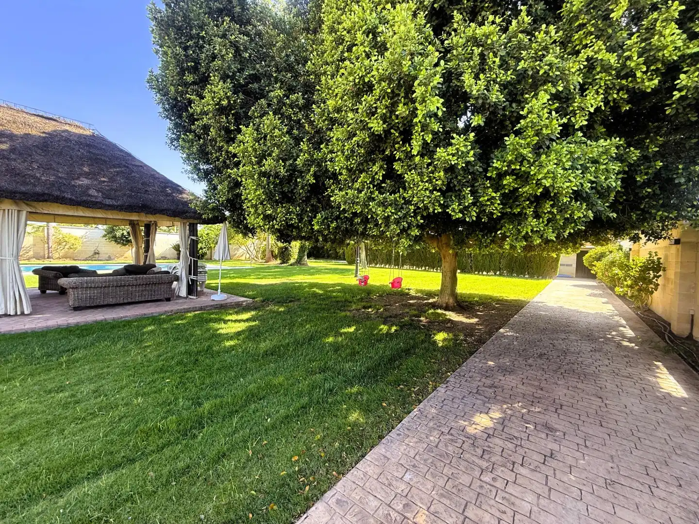 Casa o xalet en venda en La Rinconada amb Aire condicionat, Jardí privat i Piscina