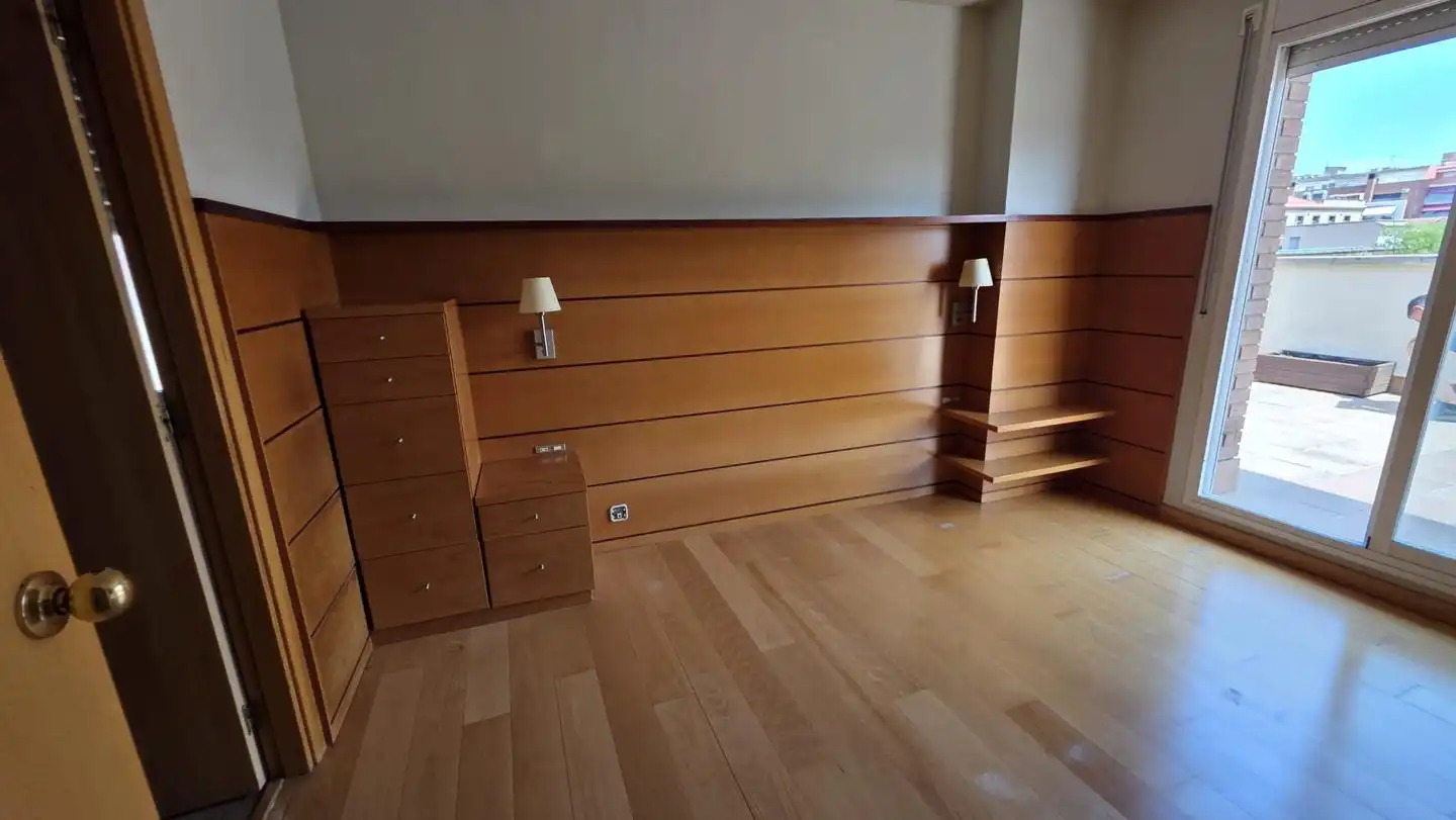Dachboden zur Miete in De Miquel Vives, Plaça Catalunya - Escola Industrial
