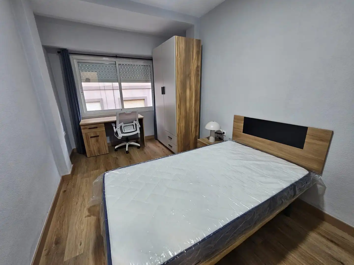 Room in Calle CANIGO, Ciudad Jardín