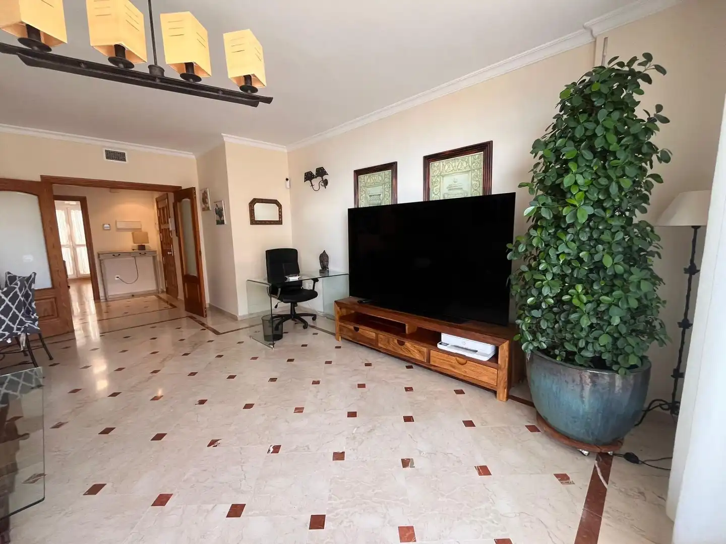 Wohnzimmer von Wohnungen zur Miete in Marbella mit Klimaanlage, Heizung und Terrasse