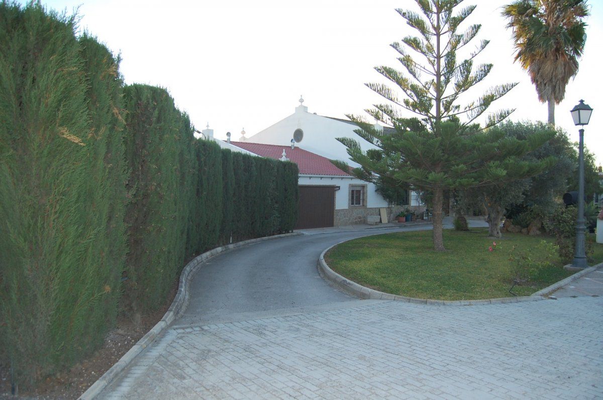 Vista exterior de Finca rústica en venda en El Puerto de Santa María amb Aire condicionat, Calefacció i Traster