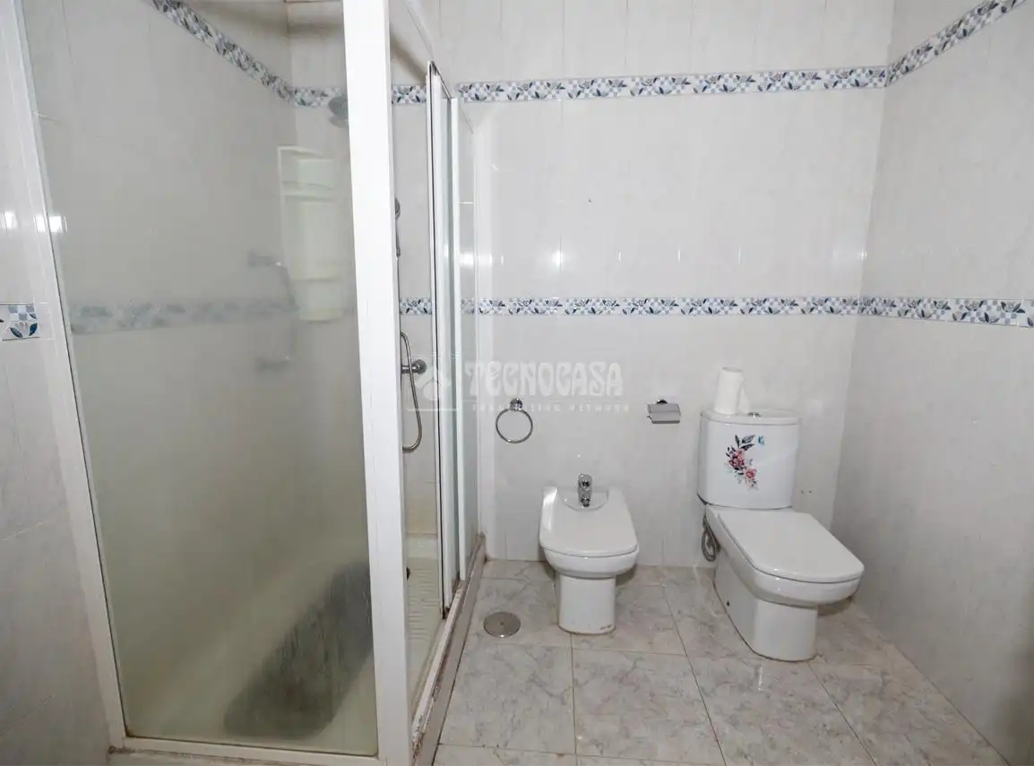 Baño de Piso en venta en Telde con Aire acondicionado