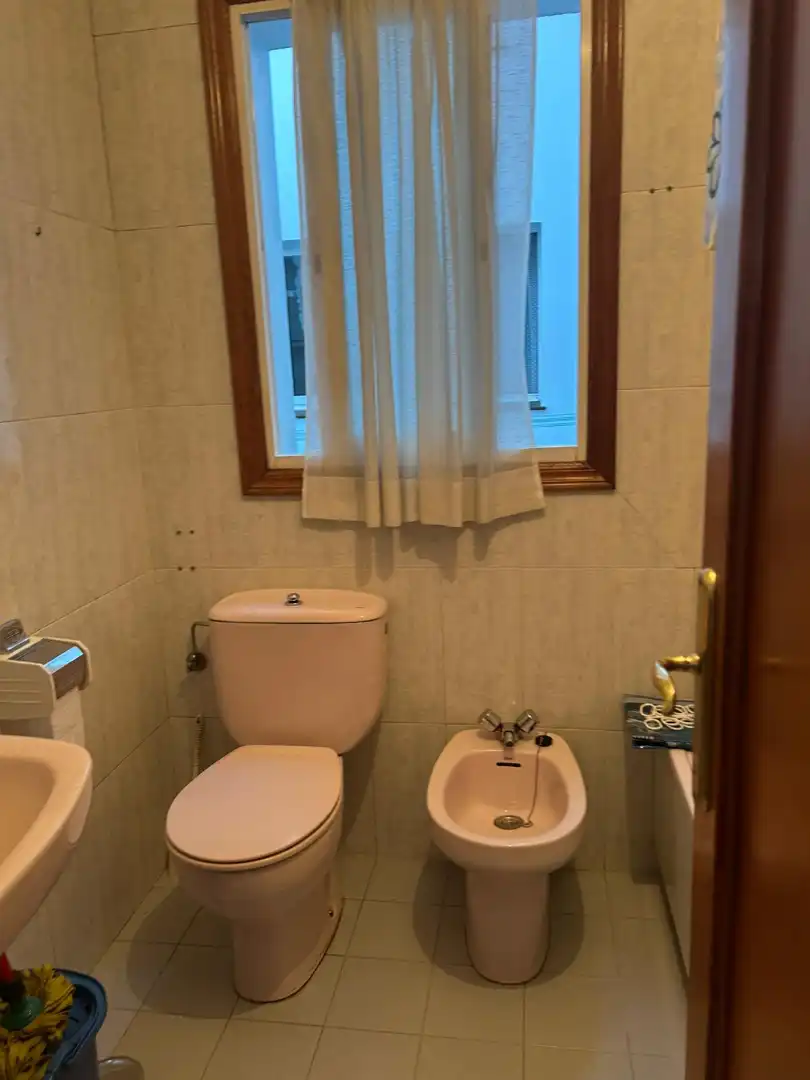 Baño de Piso de alquiler en Santiago de Compostela  con Amueblado