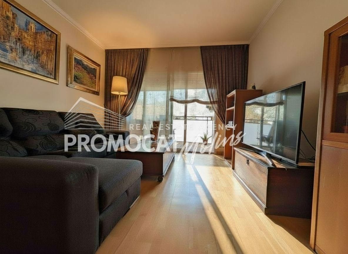 Sala de estar de Piso en venta en Molins de Rei con Aire acondicionado, Trastero y Piscina comunitaria