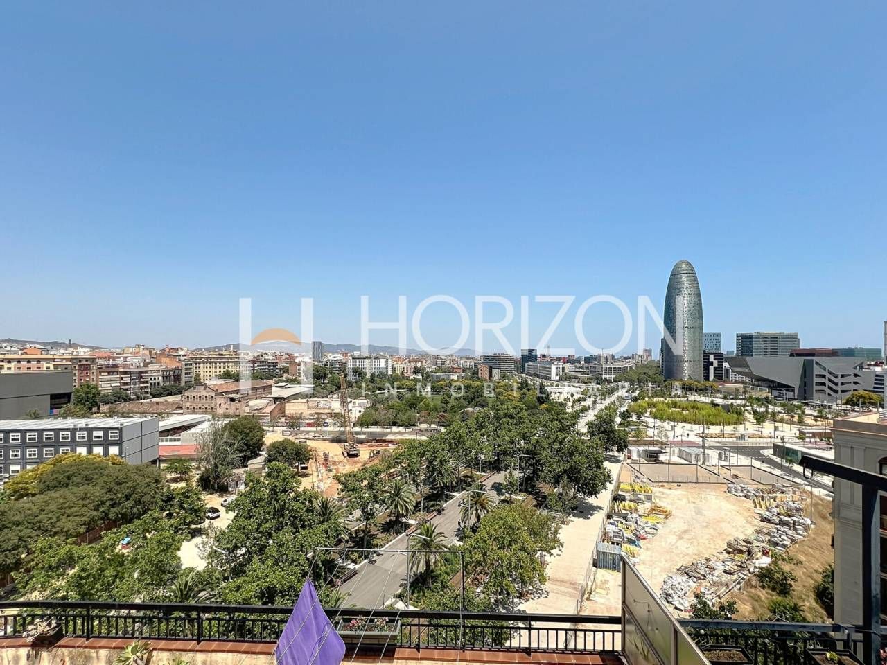 Vista exterior de Àtic en venda en  Barcelona Capital amb Aire condicionat, Terrassa i Balcó