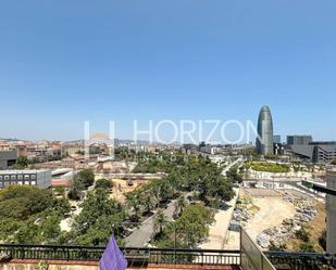 Exterior view of Attic for sale in  Barcelona Capital  with Air Conditioner, Terrace and Balcony