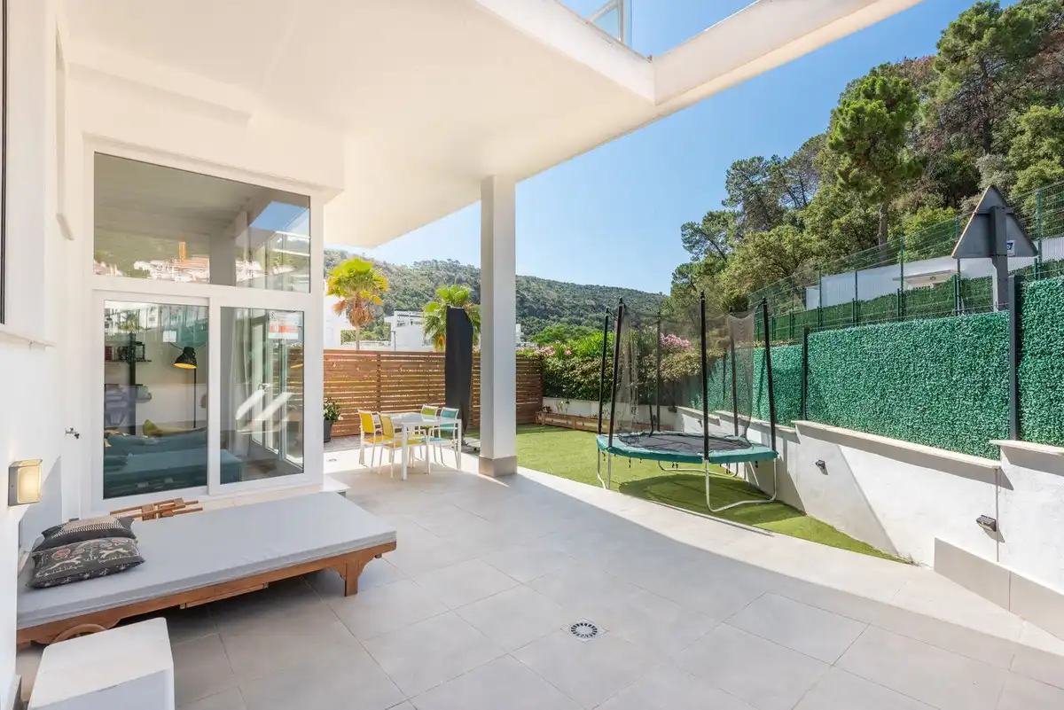 Terraza de Piso de alquiler en Benahavís con Aire acondicionado, Terraza y Trastero