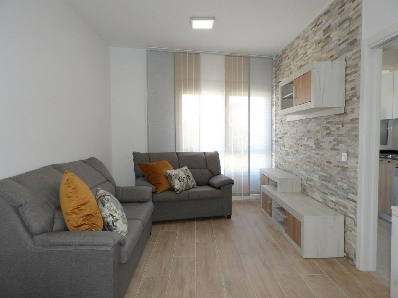 Sala de estar de Piso de alquiler en Benidorm con Aire acondicionado, Calefacción y Jardín privado