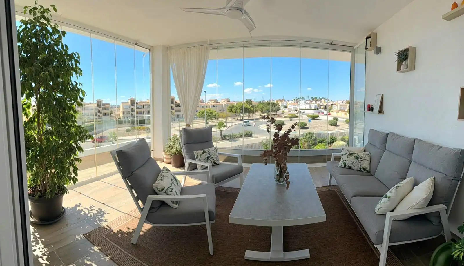 Terrasse von Wohnungen zur Miete in Torrevieja mit Klimaanlage, Terrasse und Abstellraum